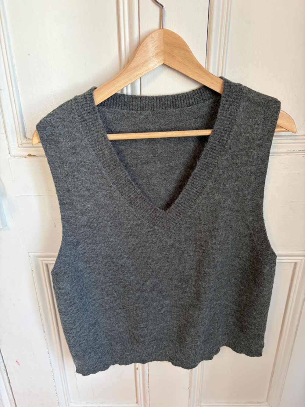 Chunky V-Neck Knit Sweater Vest in Gray